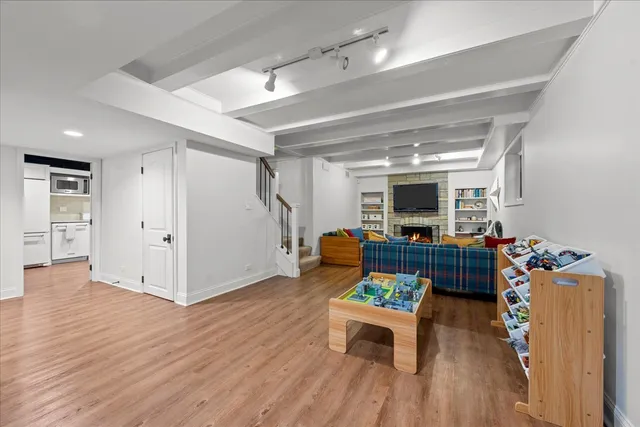 $995,000 | 416 Pine Manor Drive, Wilmette, IL 60091