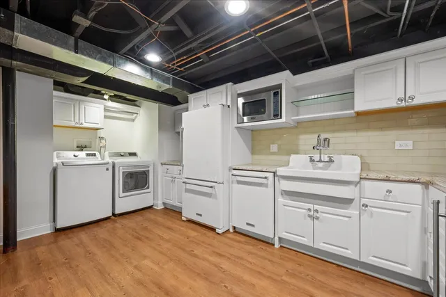 $995,000 | 416 Pine Manor Drive, Wilmette, IL 60091