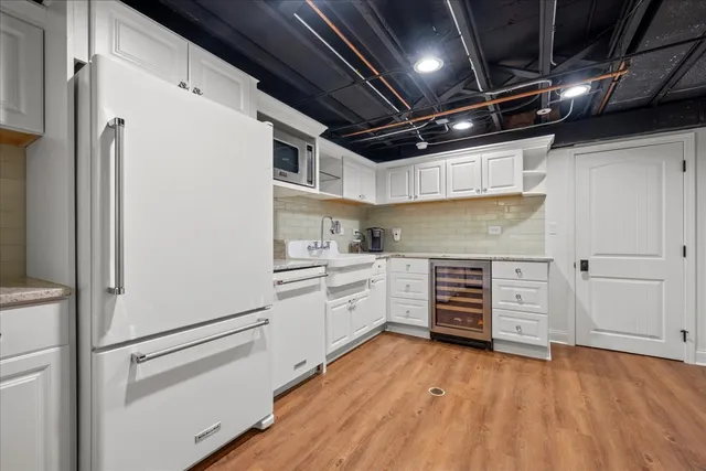 $995,000 | 416 Pine Manor Drive, Wilmette, IL 60091