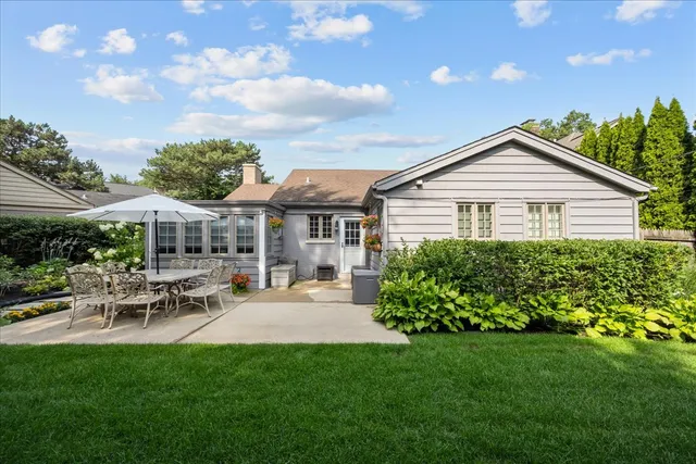 $995,000 | 416 Pine Manor Drive, Wilmette, IL 60091