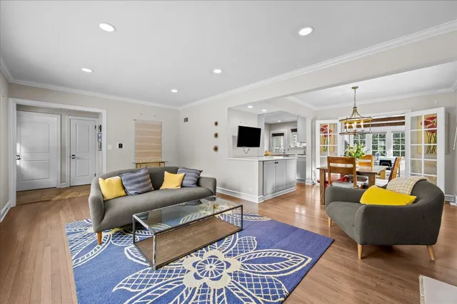 $995,000 | 416 Pine Manor Drive, Wilmette, IL 60091