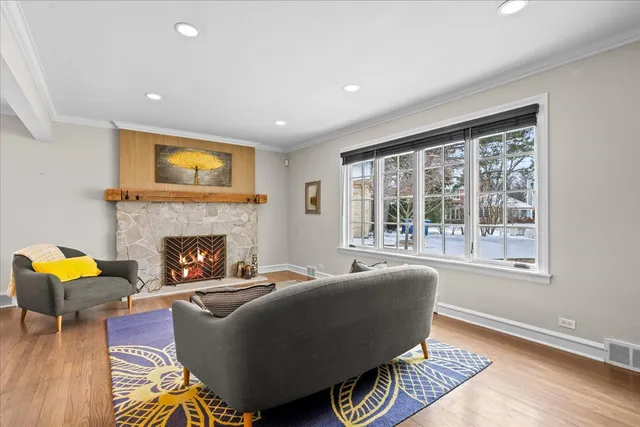 $995,000 | 416 Pine Manor Drive, Wilmette, IL 60091