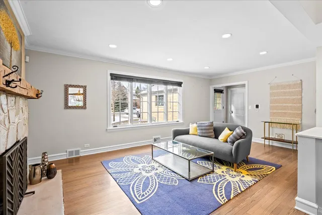 $995,000 | 416 Pine Manor Drive, Wilmette, IL 60091