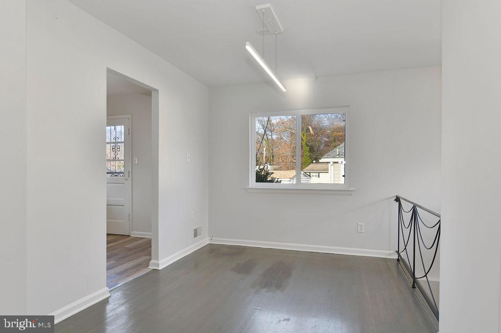 8308 26th Place Adelphi, MD 20783 - Photo 4 of 36