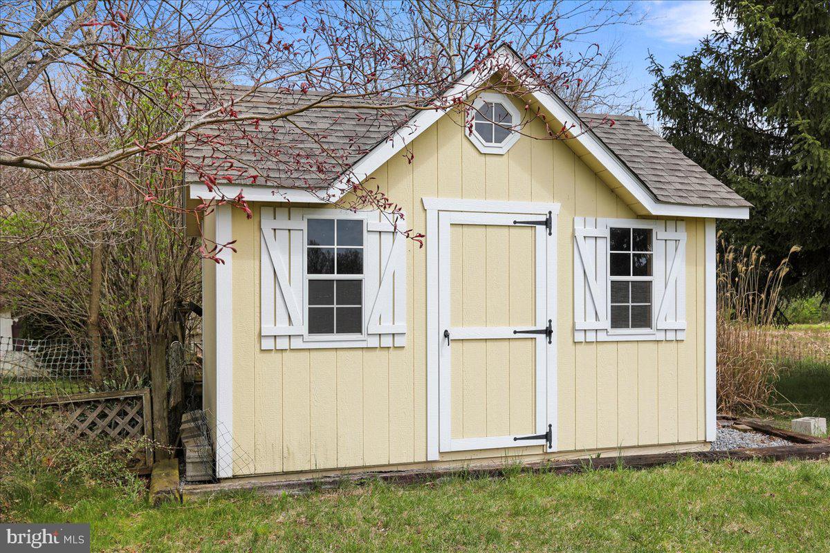4045 North Stone Road Taneytown, MD 21787 - Photo 37 of 45 an entrance to house with yard