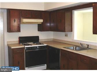 122 Oakmont Road Clementon, NJ 08021 - Photo 2 of 9 Kitchen