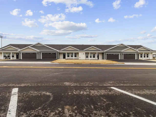 $379,900 | 1601 Wildlife Drive, Unit 1, Kewaskum, WI 53040