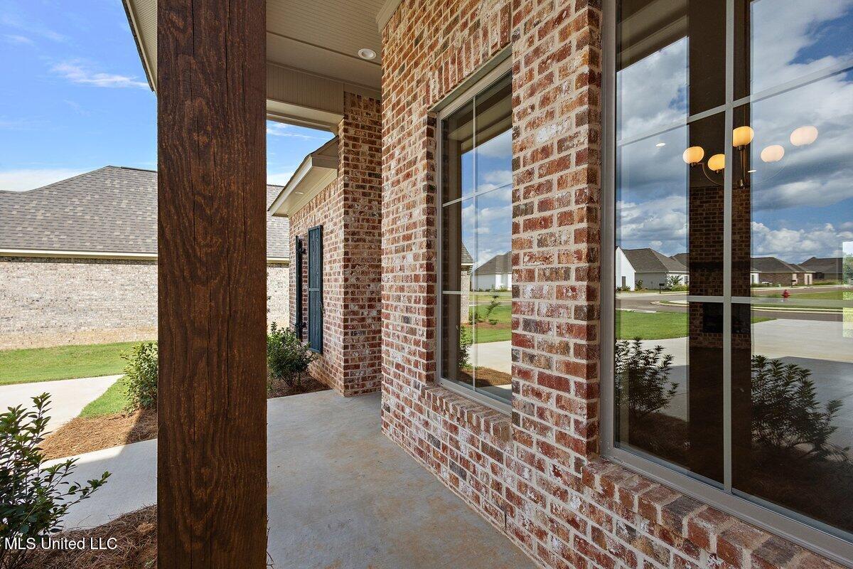 212 Azure Drive Canton, MS 39046 - Photo 2 of 50 3HTP2069