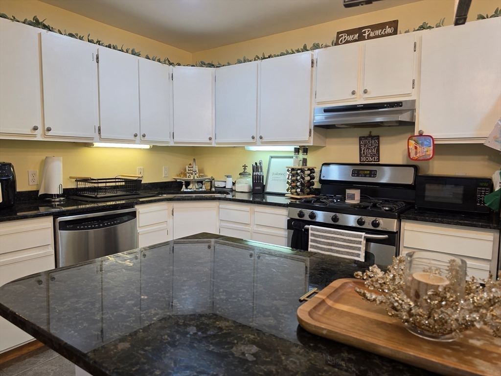 104 Johnson Road, Unit 406 Chicopee, MA 01022 - Photo 4 of 30