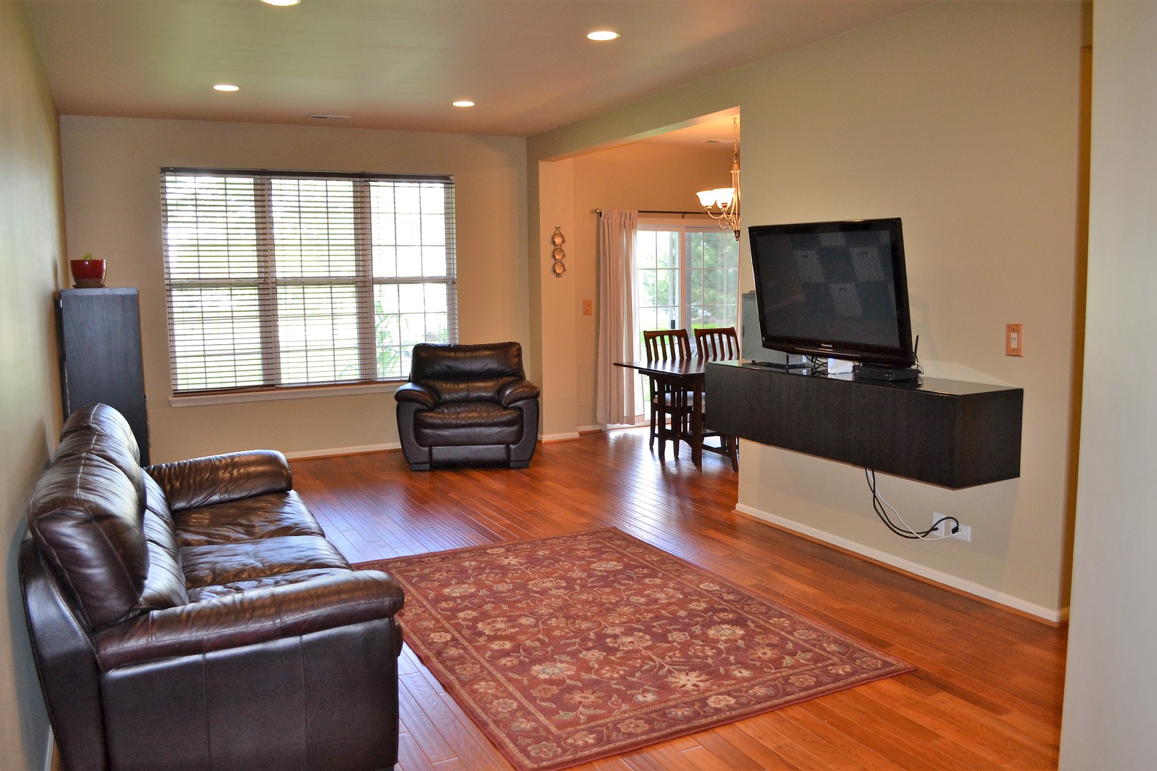 2328 Georgetown Court Aurora, IL 60503 - Photo 3 of 30