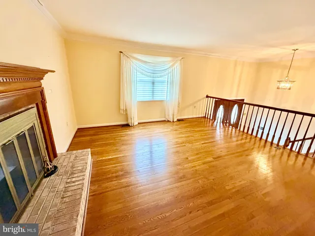 a view of livingroom with furniture
