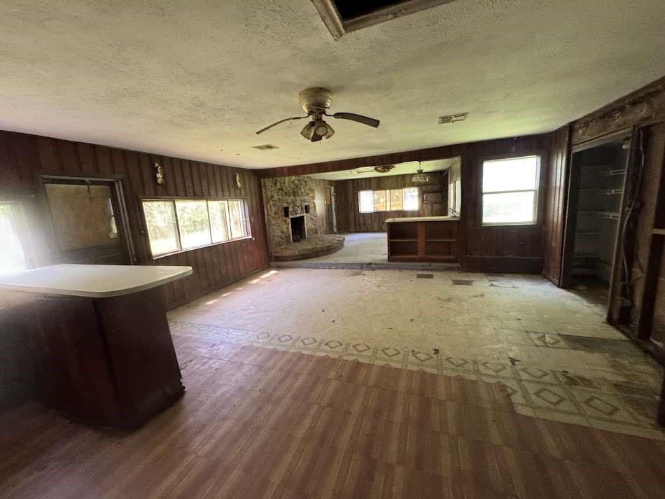 416 Live Oak Loop Whitney, TX 76692 - Photo 5 of 13 a very nice looking room with a large window
