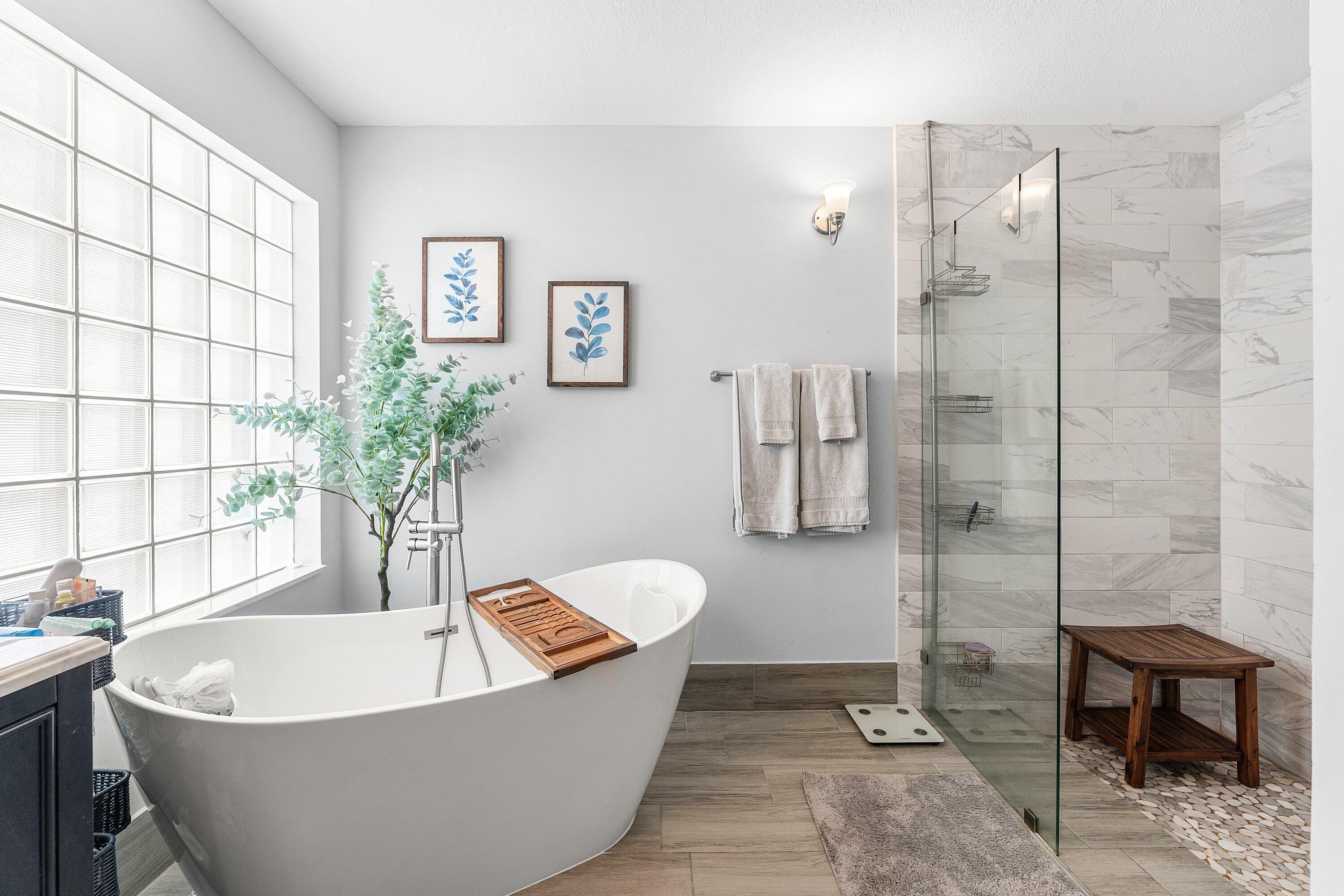 7346 Michigan Isle Road Lake Worth, FL 33467 - Photo 20 of 44 a bath tub sitting next to a white toilet