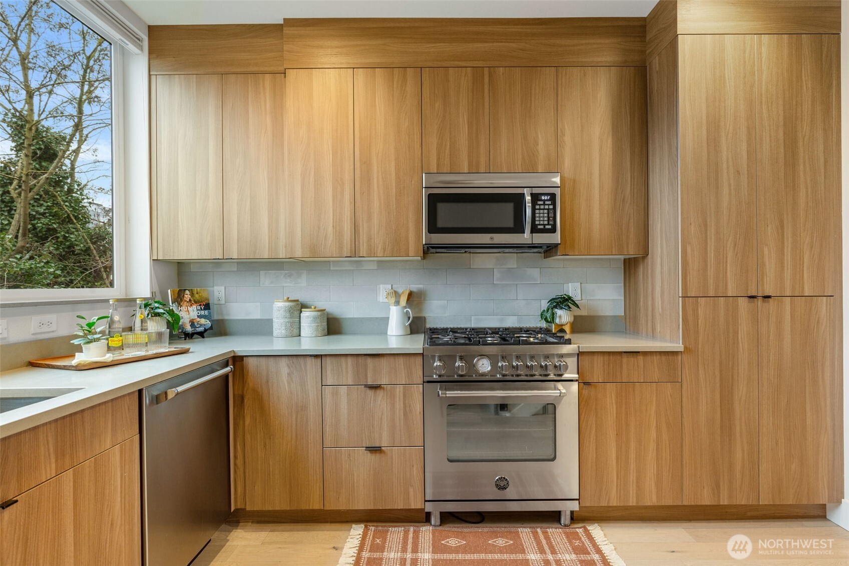 908 North 46th Street, Unit F Seattle, WA 98103 - Photo 10 of 40