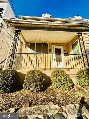 $2,565 | 243 Hall Street, Phoenixville, PA 19460