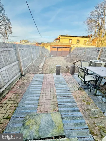 $2,565 | 243 Hall Street, Phoenixville, PA 19460