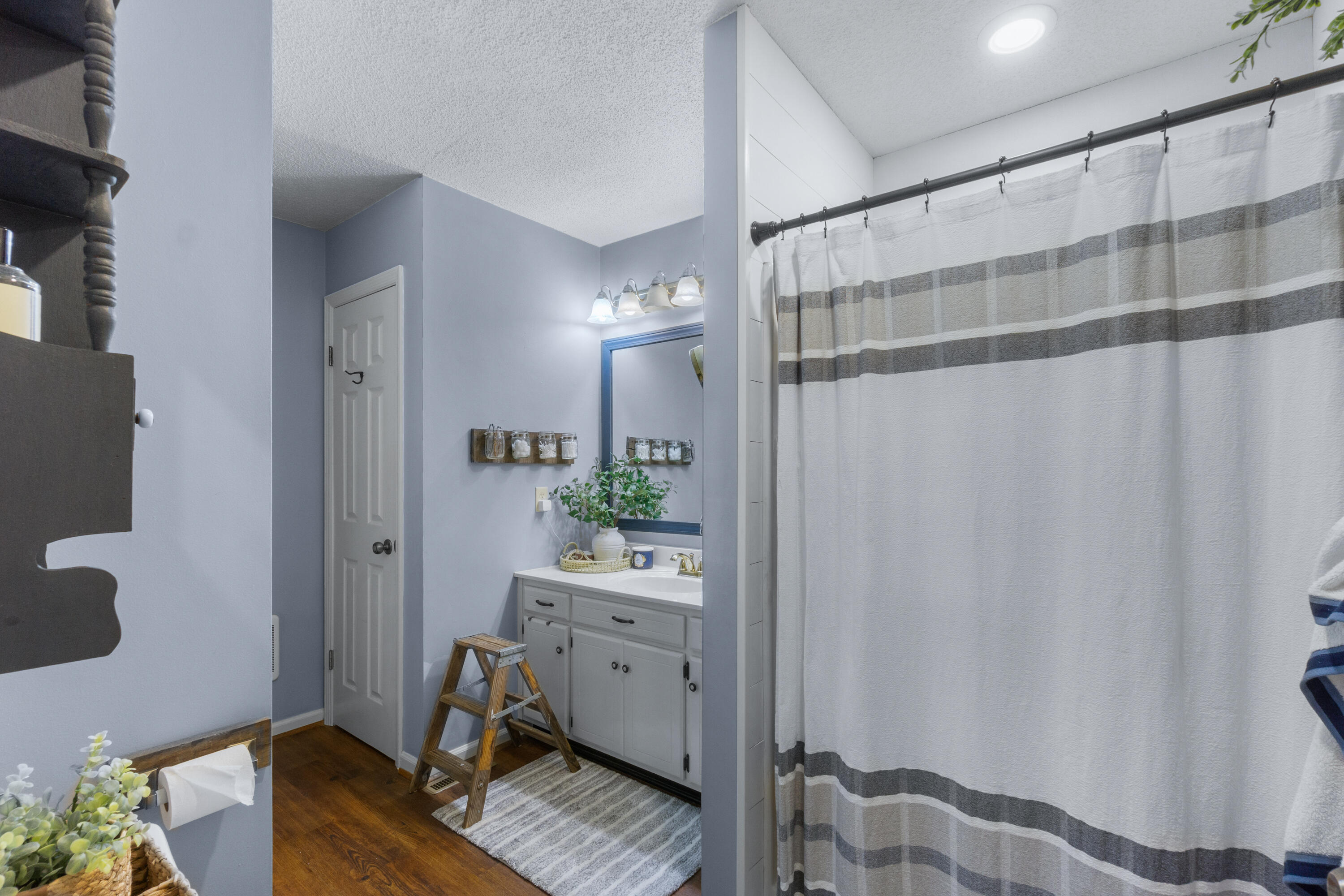 2406 Daugherty Lane Chattanooga, TN 37421 - Photo 27 of 49 Primary Bath