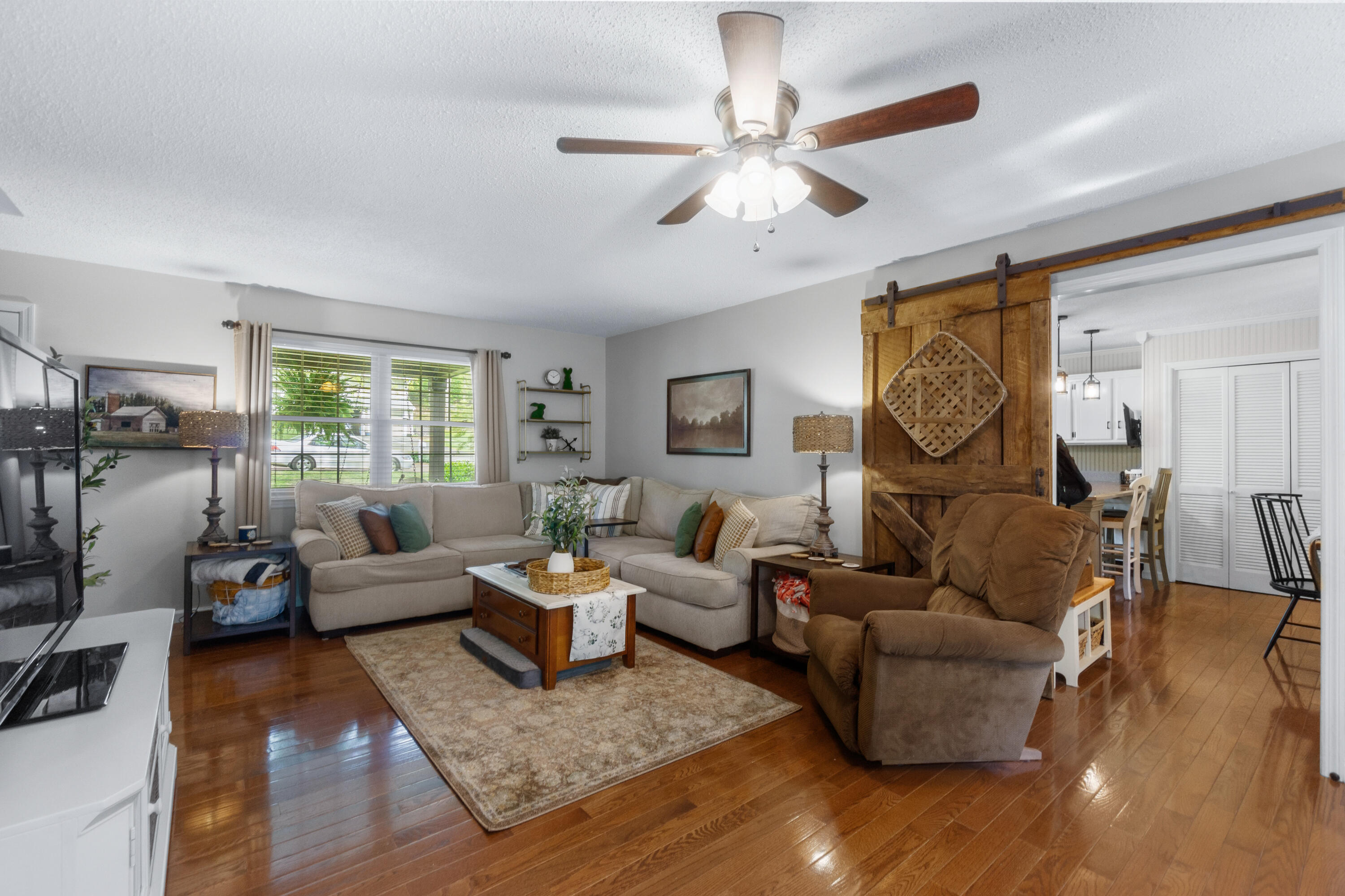 2406 Daugherty Lane Chattanooga, TN 37421 - Photo 7 of 49 Family Room