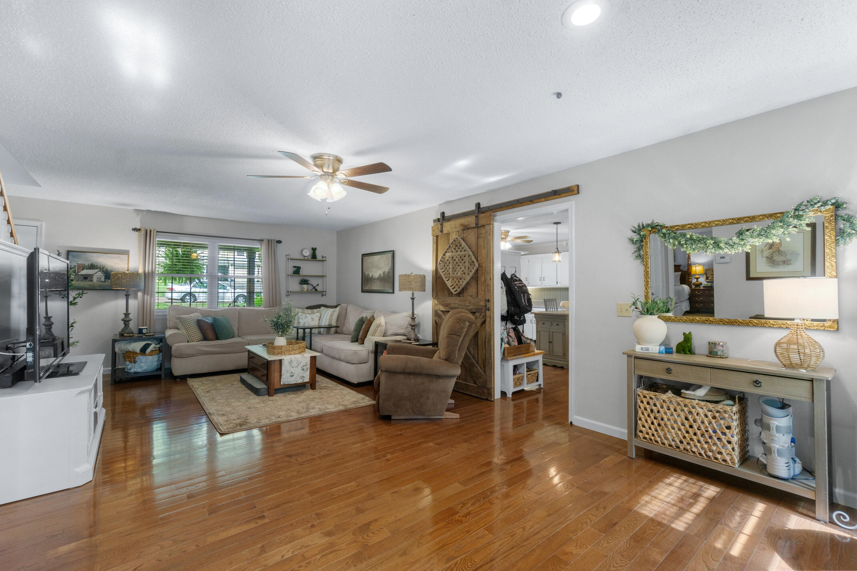 2406 Daugherty Lane Chattanooga, TN 37421 - Photo 9 of 49 Family Room