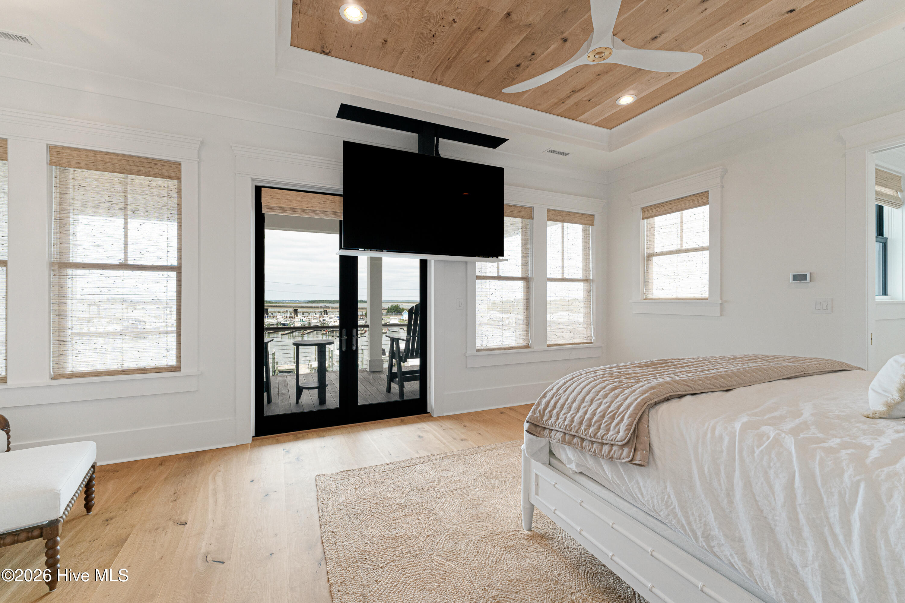 216 Radio Island Road Morehead City, NC 28516 - Photo 21 of 72 Electronic-Lowered TV