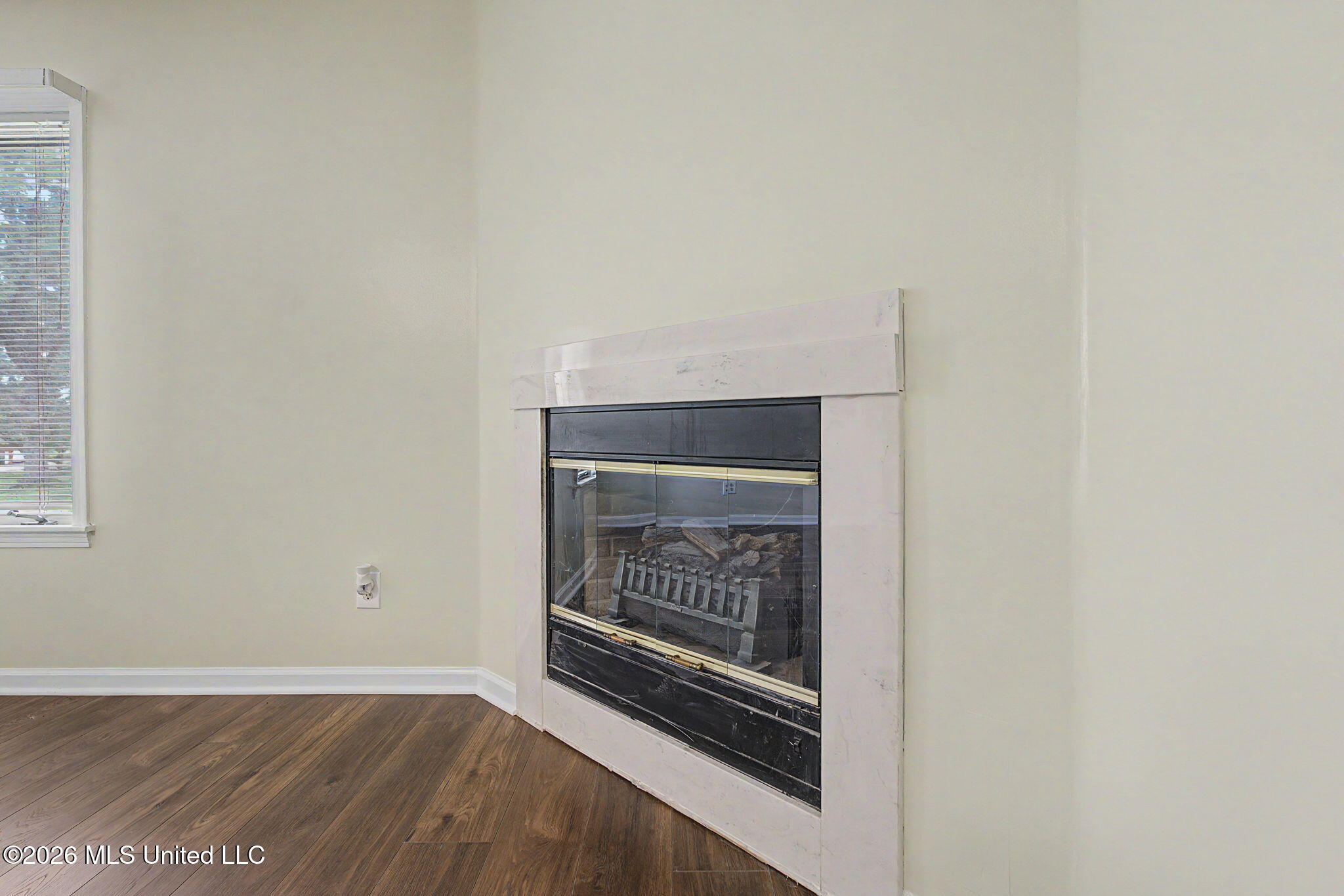 448 Oakley Road Senatobia, MS 38668 - Photo 23 of 61 Primary bedroom fireplace!