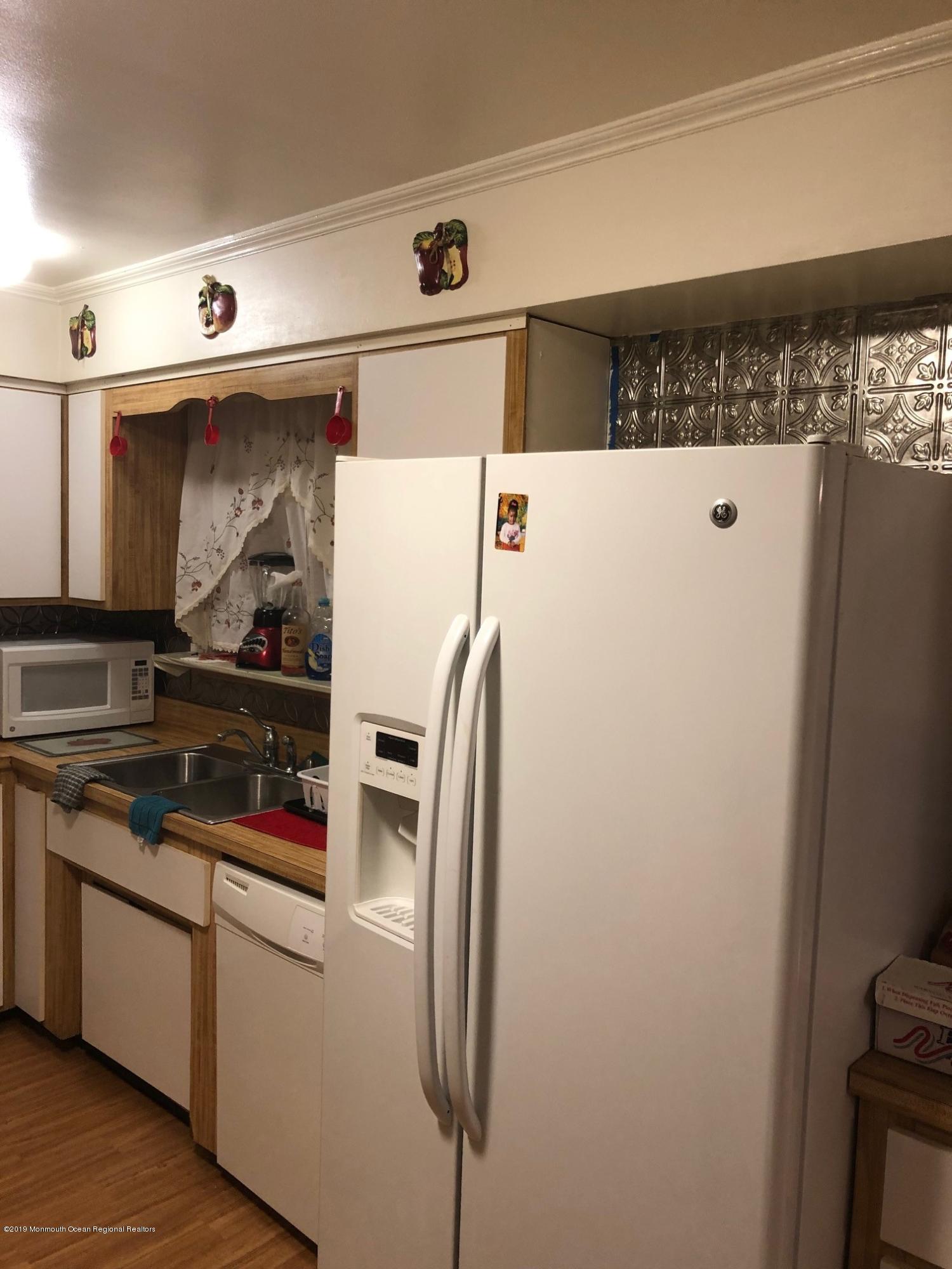 1015 Fordham Road Neptune Township, NJ 07753 - Photo 5 of 21 kitchen