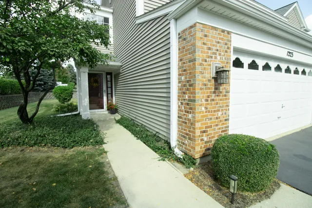 $322,900 | 1223 Summersweet Lane, Bartlett, IL 60103