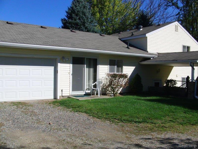12222 Holtforth Road Fenton, MI 48430 - Photo 3 of 22