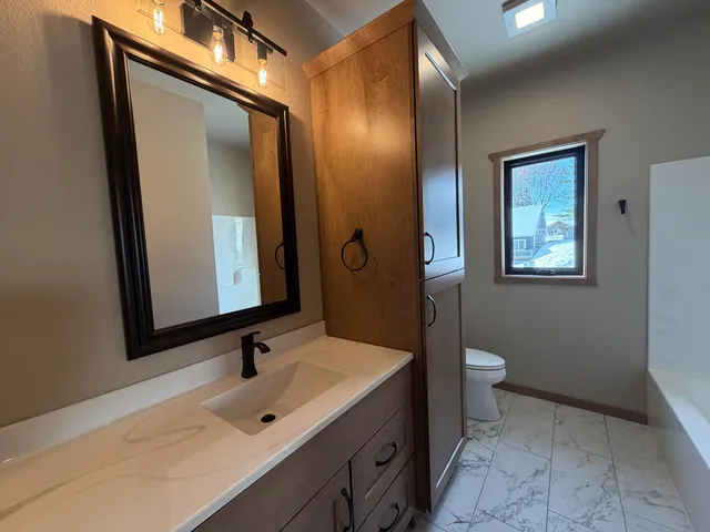 $499,900 | 4080 Brook Elizabeth Drive, Onalaska, WI 54650