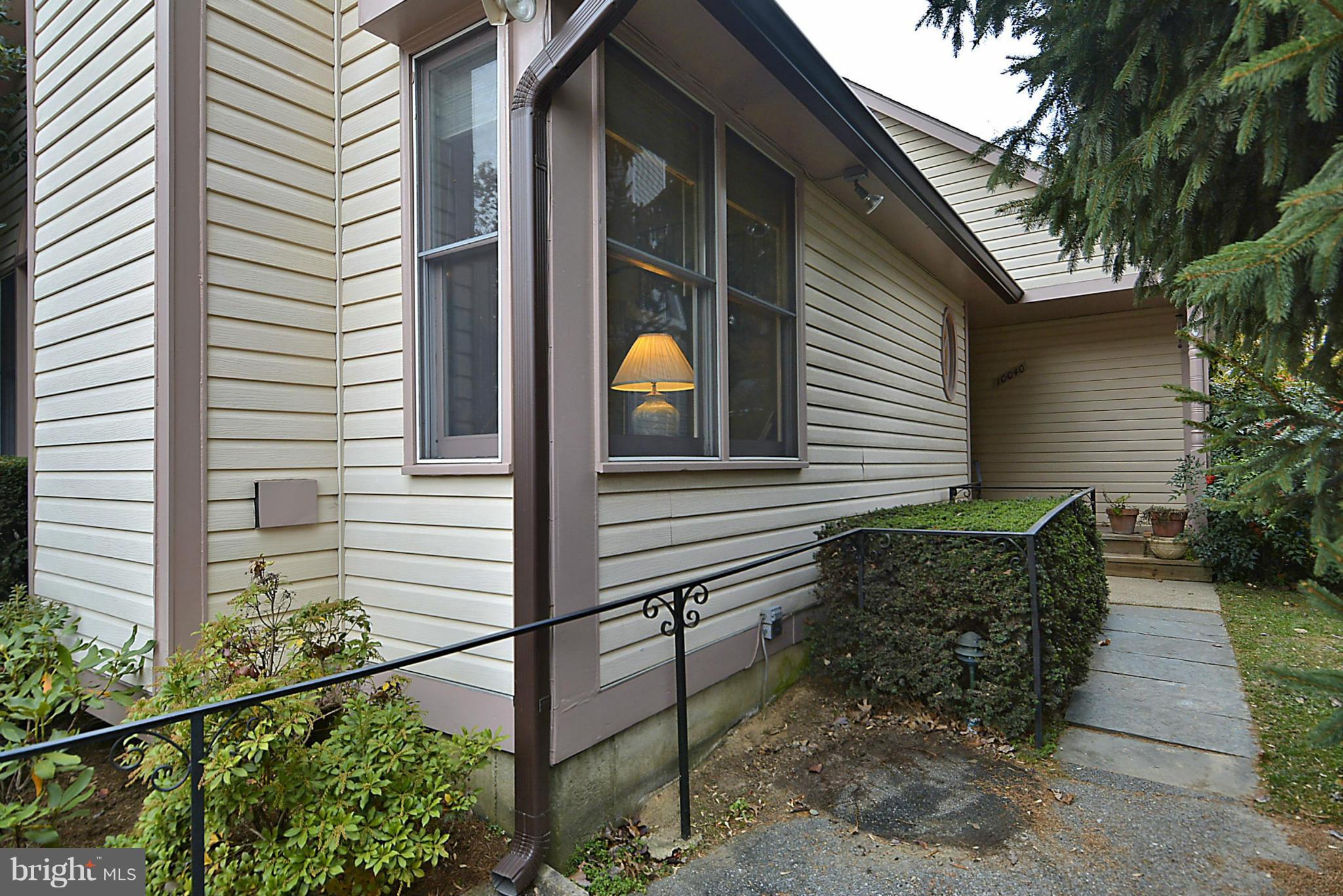 10040 Pratt Place Silver Spring, MD 20910 - Photo 2 of 26 Front Walkway
