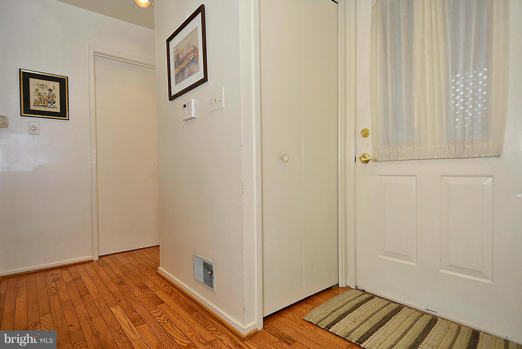 10040 Pratt Place Silver Spring, MD 20910 - Photo 4 of 26 Entry Foyer