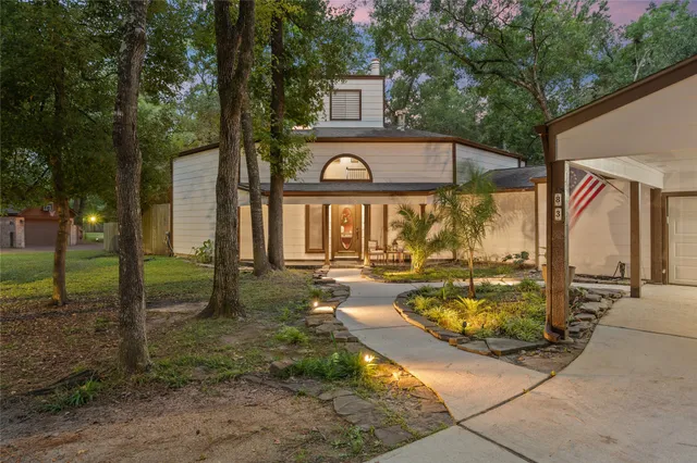 a view of an entryway of the house