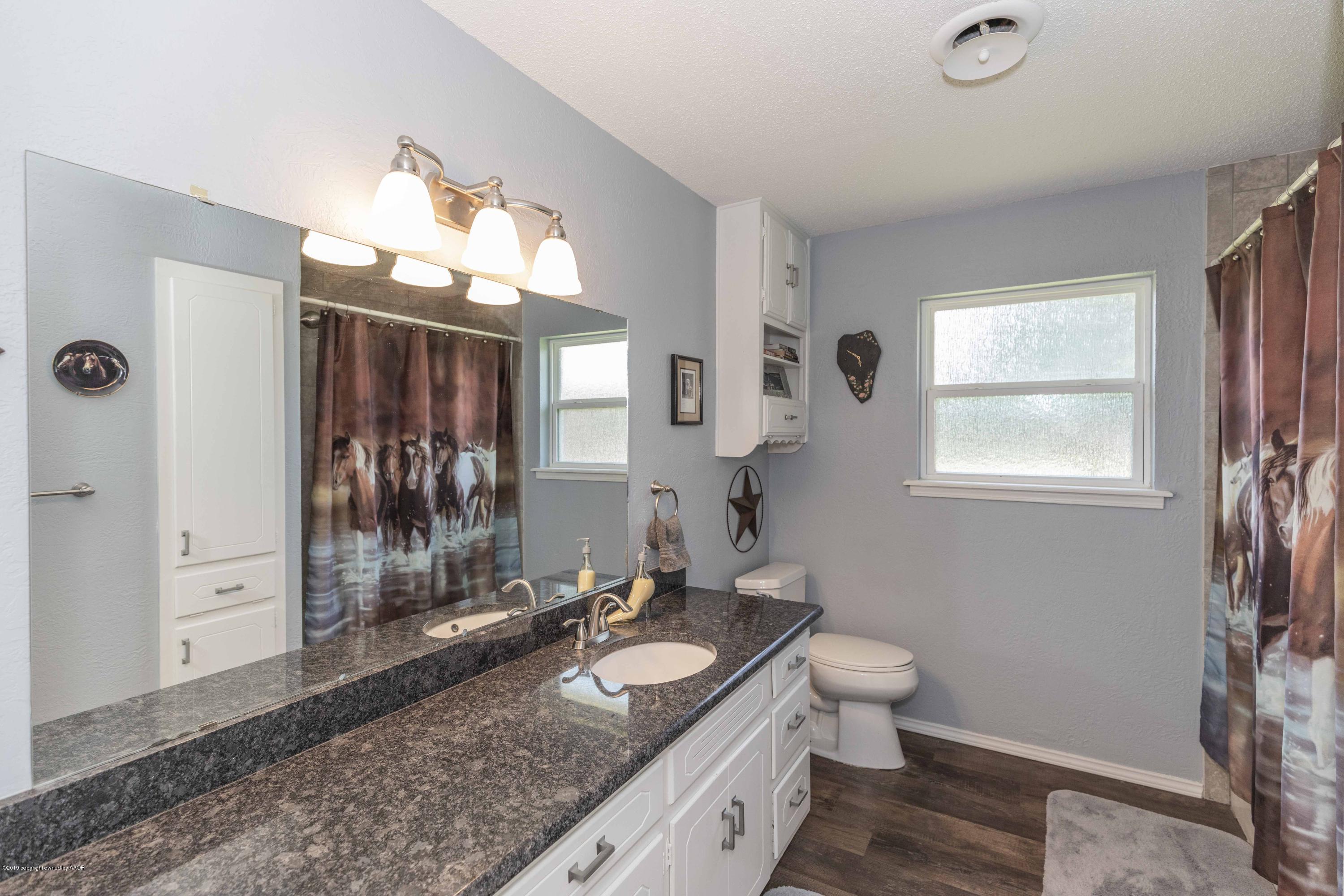8704 Circle Drive Amarillo, TX 79110 - Photo 27 of 39 BATHROOM 2 VIEW 1