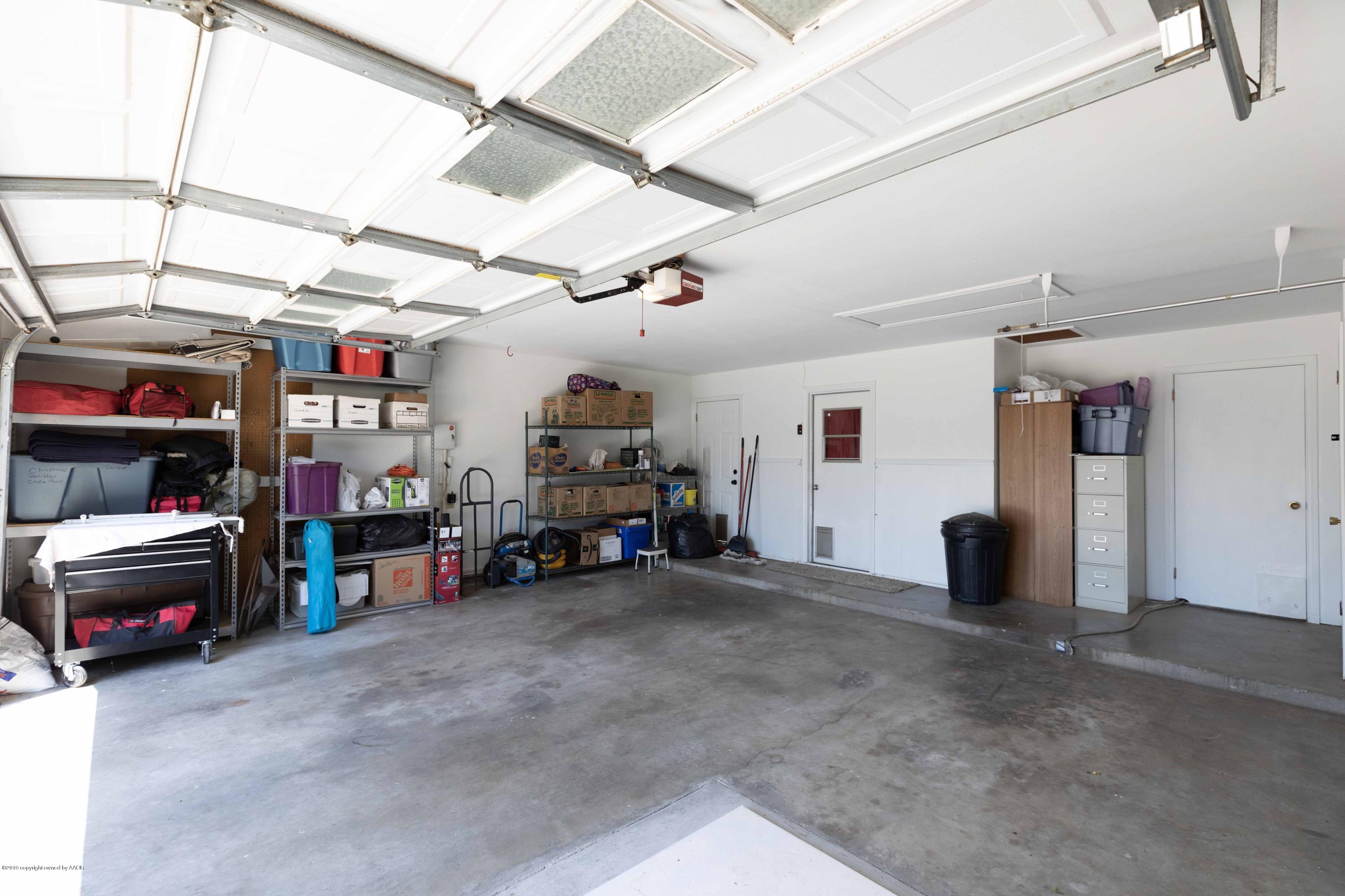 8704 Circle Drive Amarillo, TX 79110 - Photo 32 of 39 GARAGE