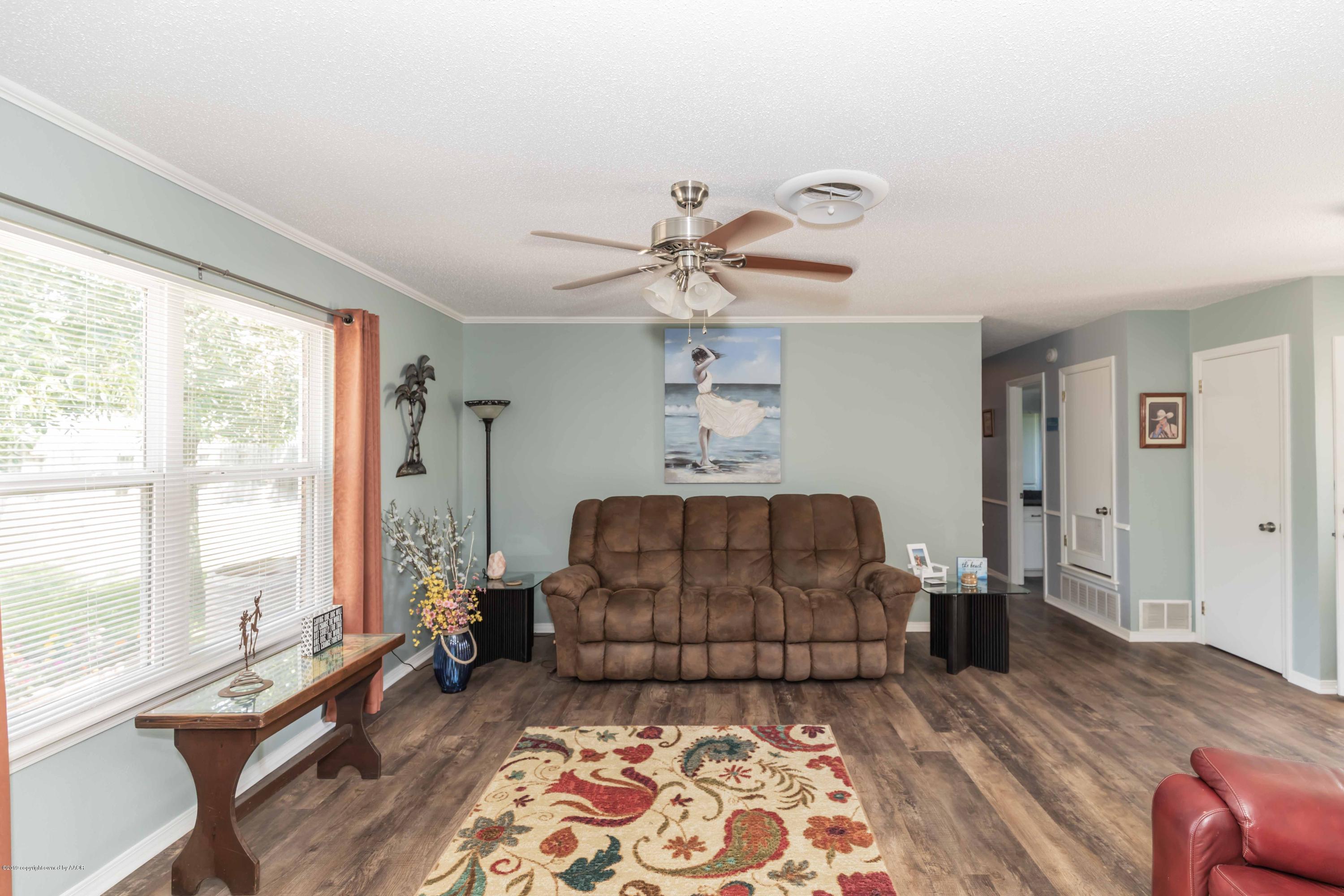 8704 Circle Drive Amarillo, TX 79110 - Photo 5 of 39 LIVING ROOM VIEW 1