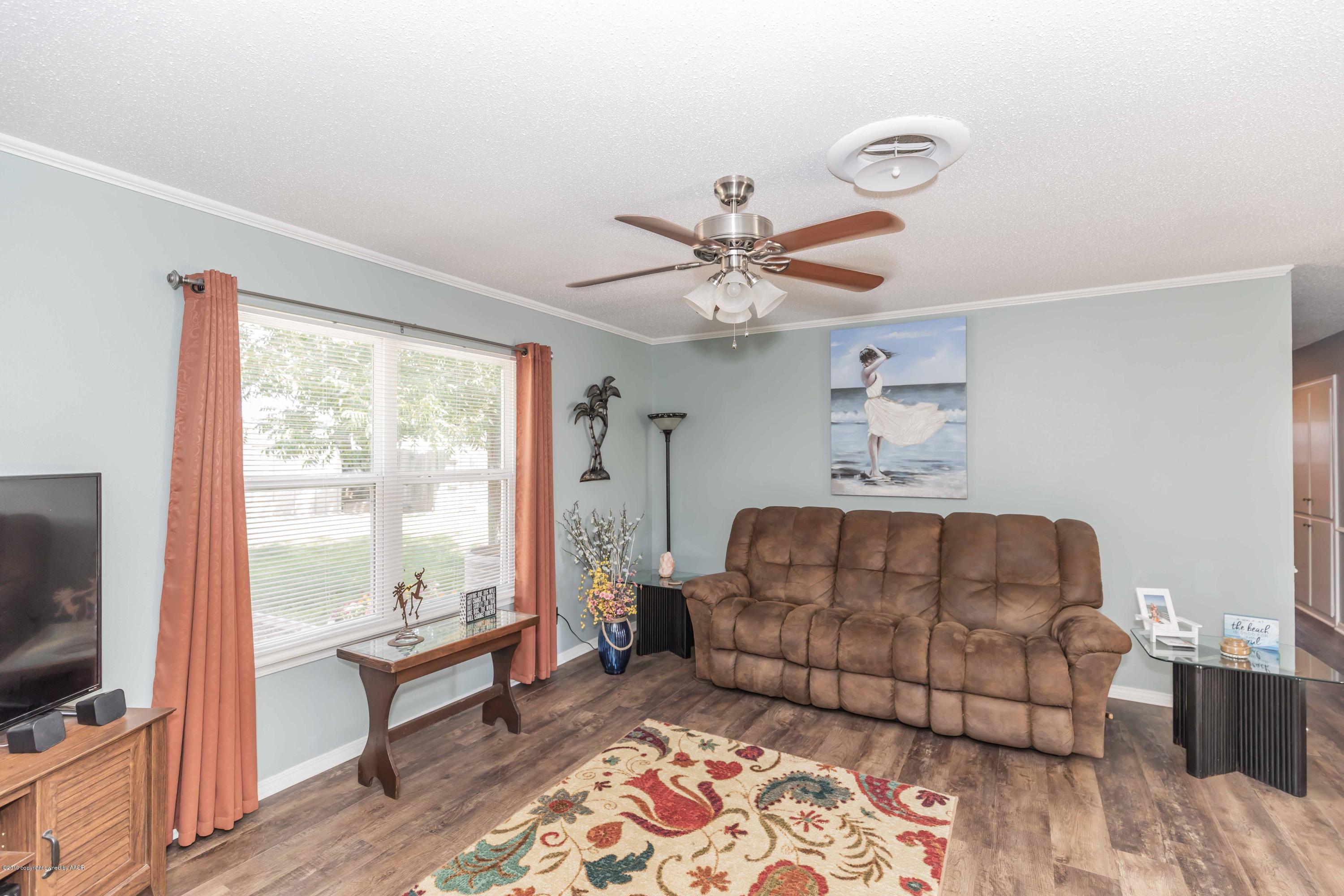 8704 Circle Drive Amarillo, TX 79110 - Photo 6 of 39 LIVING ROOM VIEW 2