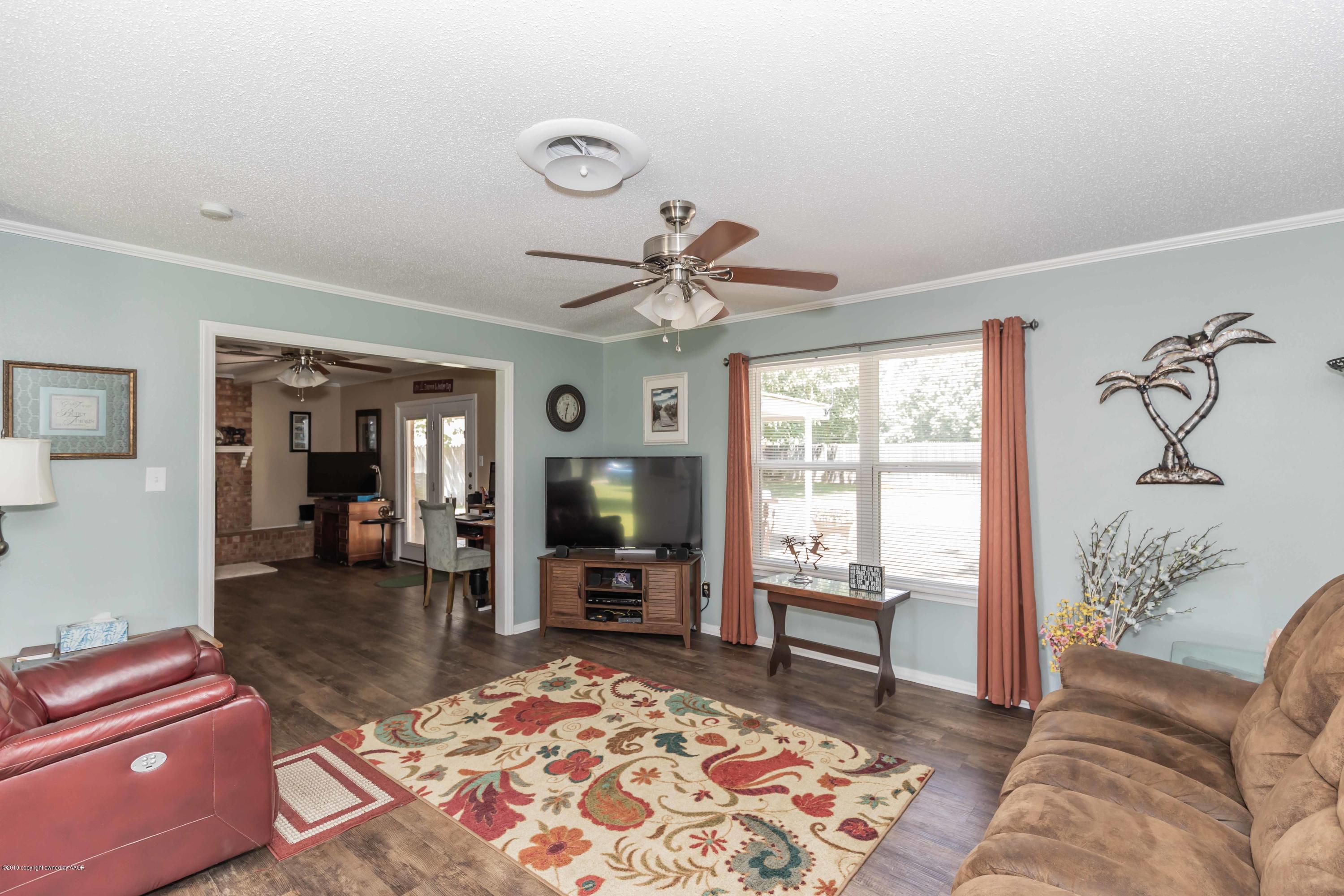 8704 Circle Drive Amarillo, TX 79110 - Photo 7 of 39 LIVING ROOM VIEW 3