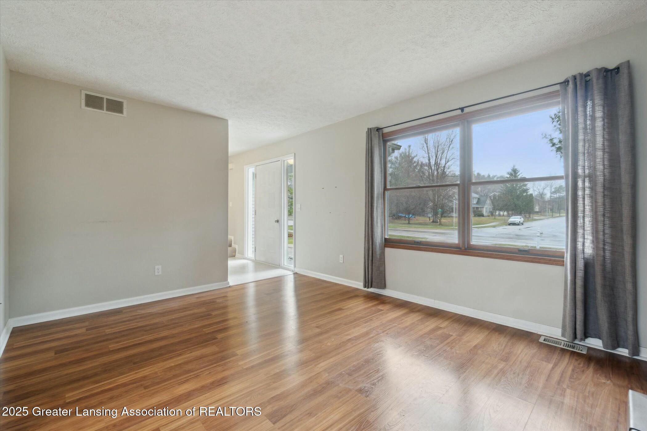 1351 Hatch Road Okemos, MI 48864 - Photo 8 of 40 Living Room