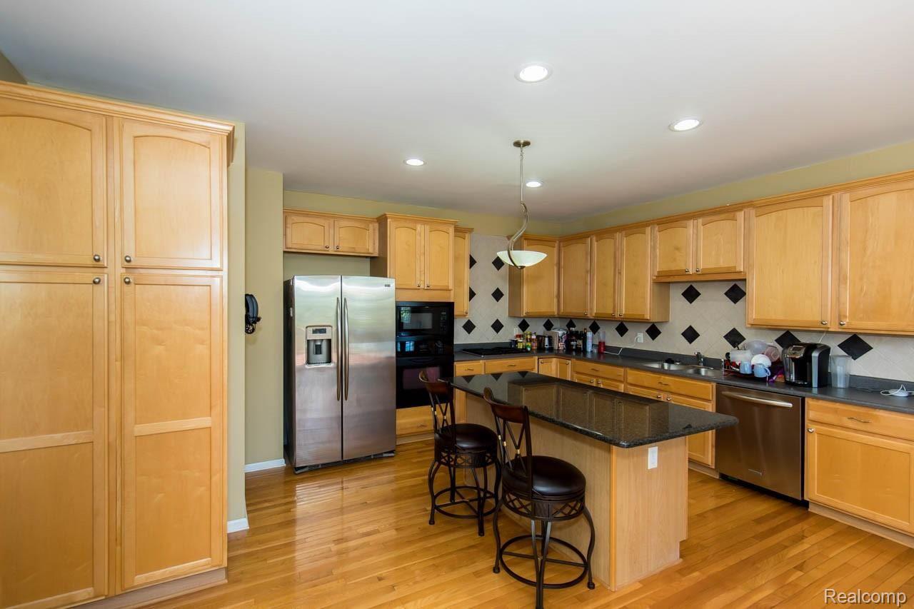 41737 Mitchell Road Novi, MI 48377 - Photo 15 of 53 15.jpg