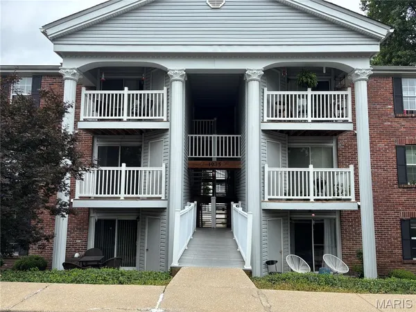 $138,000 | 1935 Marine Terrace Drive, Unit J, Maryland Heights, MO 63146