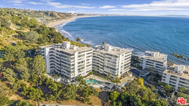 a view of building with an outdoor space