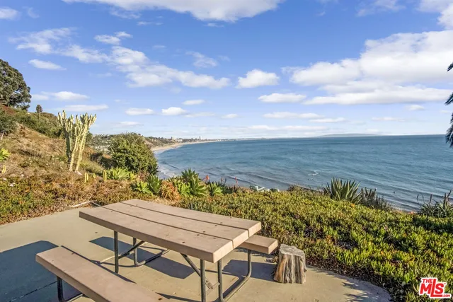 a view of a terrace with sky view