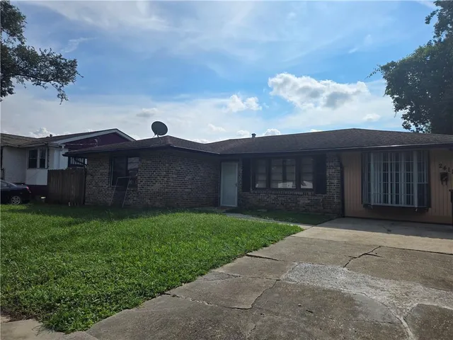 $2,000 | 2411 Lauradale Drive, New Orleans, LA 70114