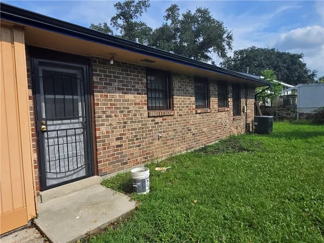 $2,000 | 2411 Lauradale Drive, New Orleans, LA 70114