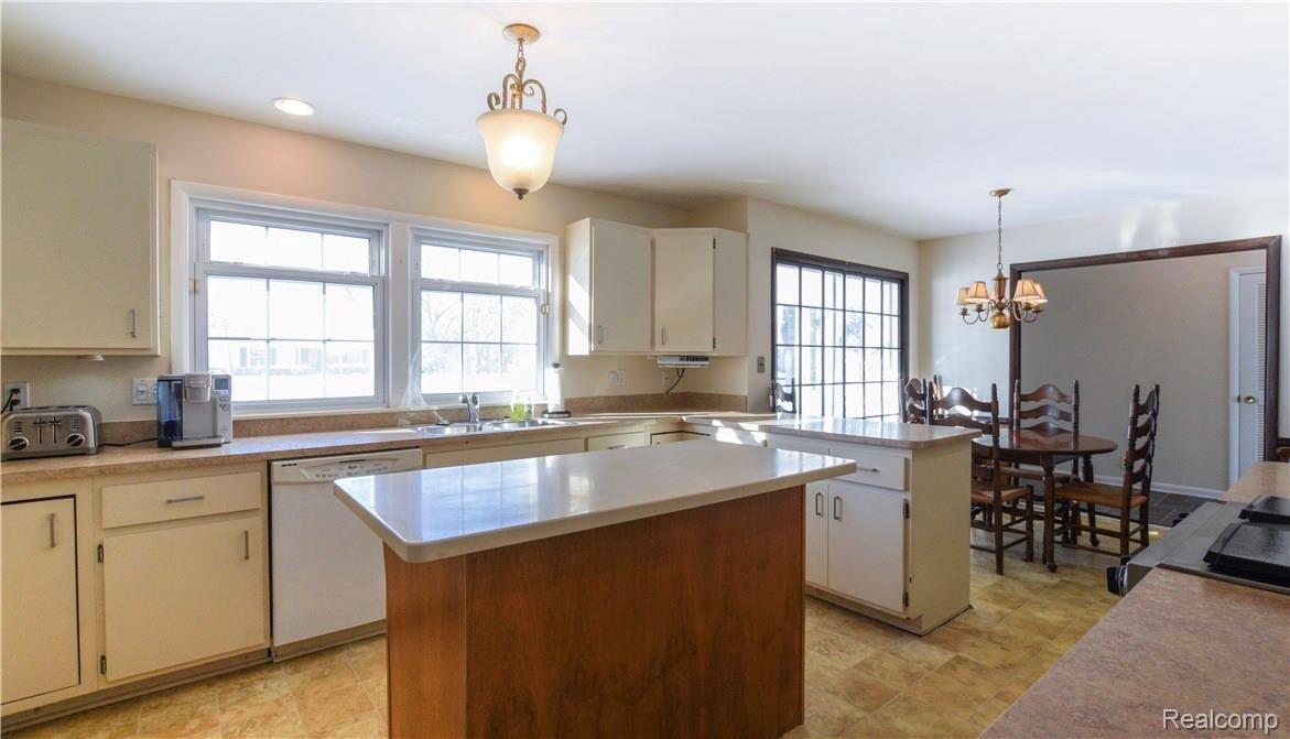1644 Bracken Road Bloomfield Hills, MI 48302 - Photo 6 of 11 Kitchen View 2
