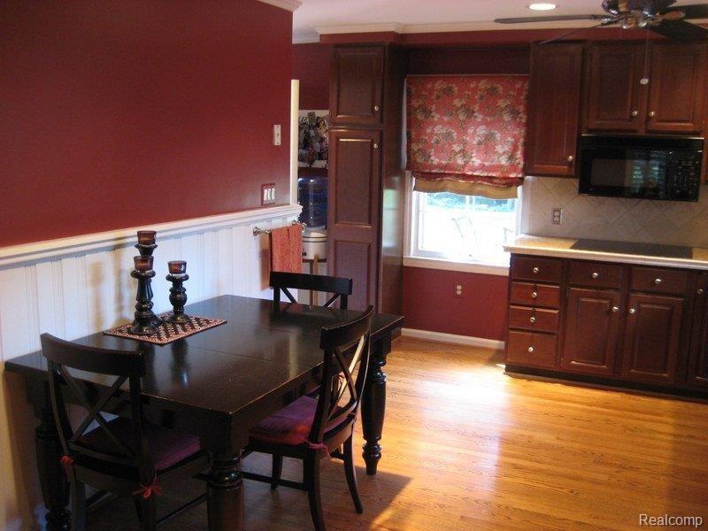 377 Lincoln Road Grosse Pointe, MI 48230 - Photo 4 of 17 377 Lincoln 013-001.jpg