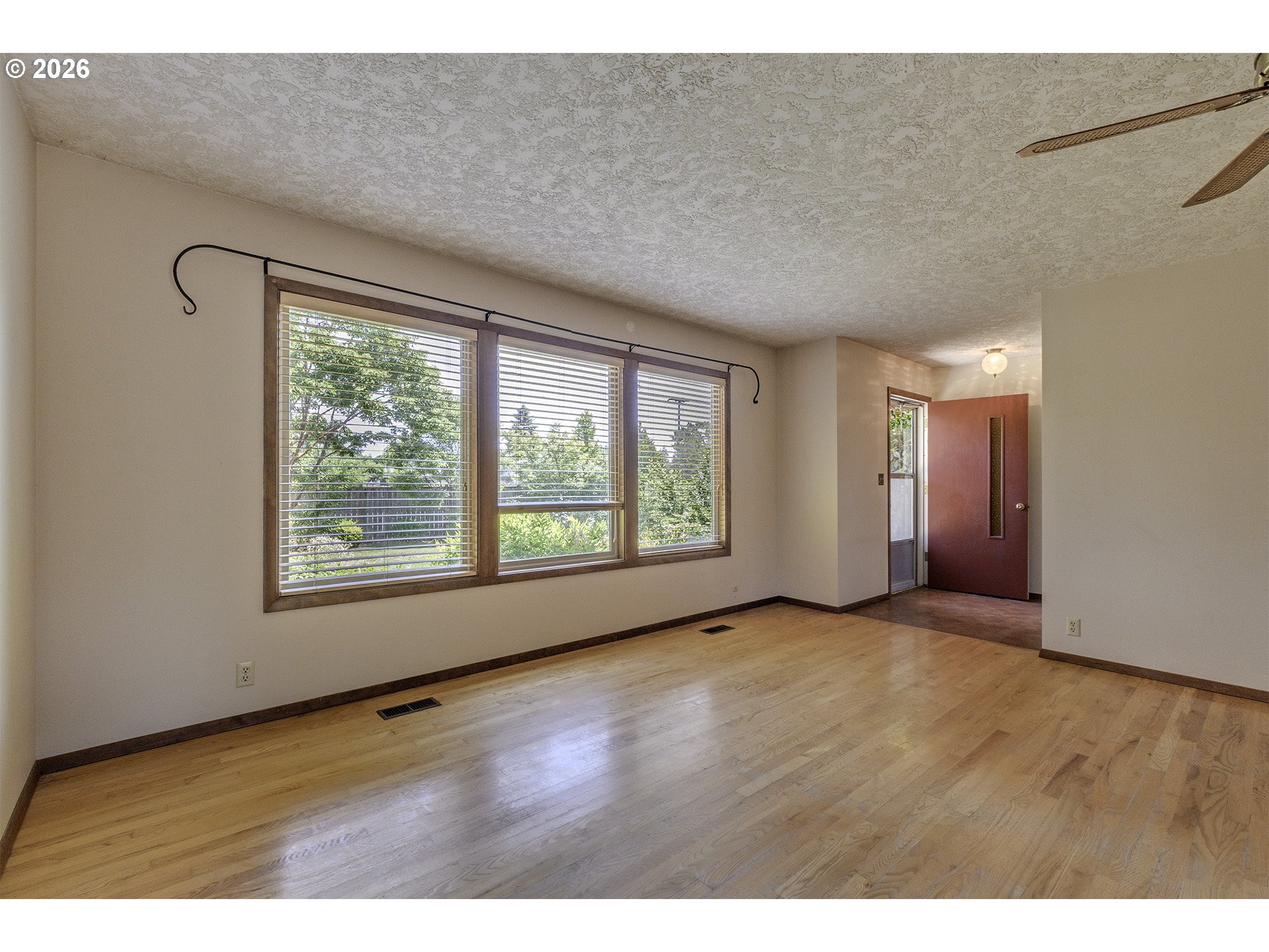 8415 Southwest River Road Hillsboro, OR 97123 - Photo 5 of 39 Gallery Image 5