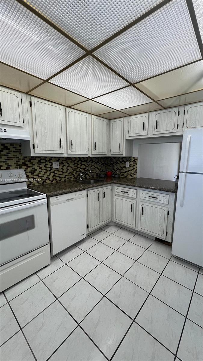 8300 Sands Point Boulevard, Unit K105 Tamarac, FL 33321 - Photo 5 of 22