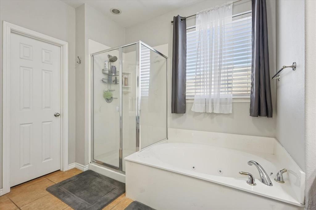 868 Valley Ridge Road Burleson, TX 76028 - Photo 22 of 40 a bathroom with a tub a sink and a shower
