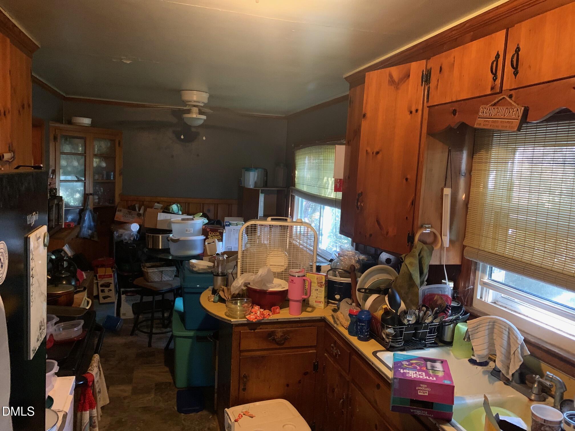 438 Dudley Street Burlington, NC 27217 - Photo 18 of 33 a room filled with furniture